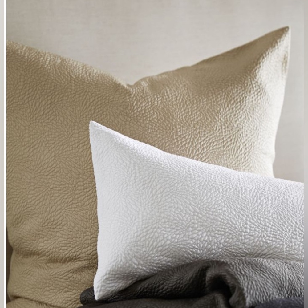 2 / SDH JAZZ Decorative Tie Pillowcase Sham Fine Linens in Parchment 30x37 Italy